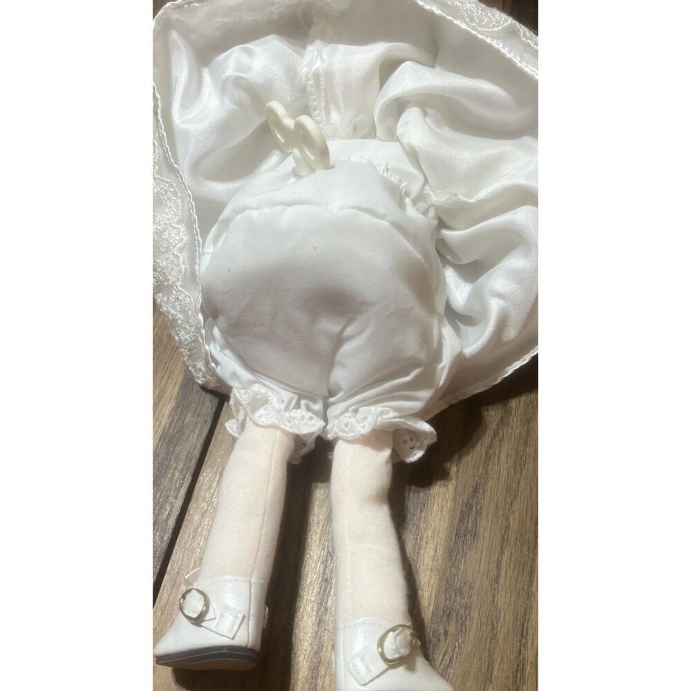 Berkeley Designs Musical Doll 7.5”Mary W/Bible  Plays the Tune Amazing Grace - Picture 4 of 4